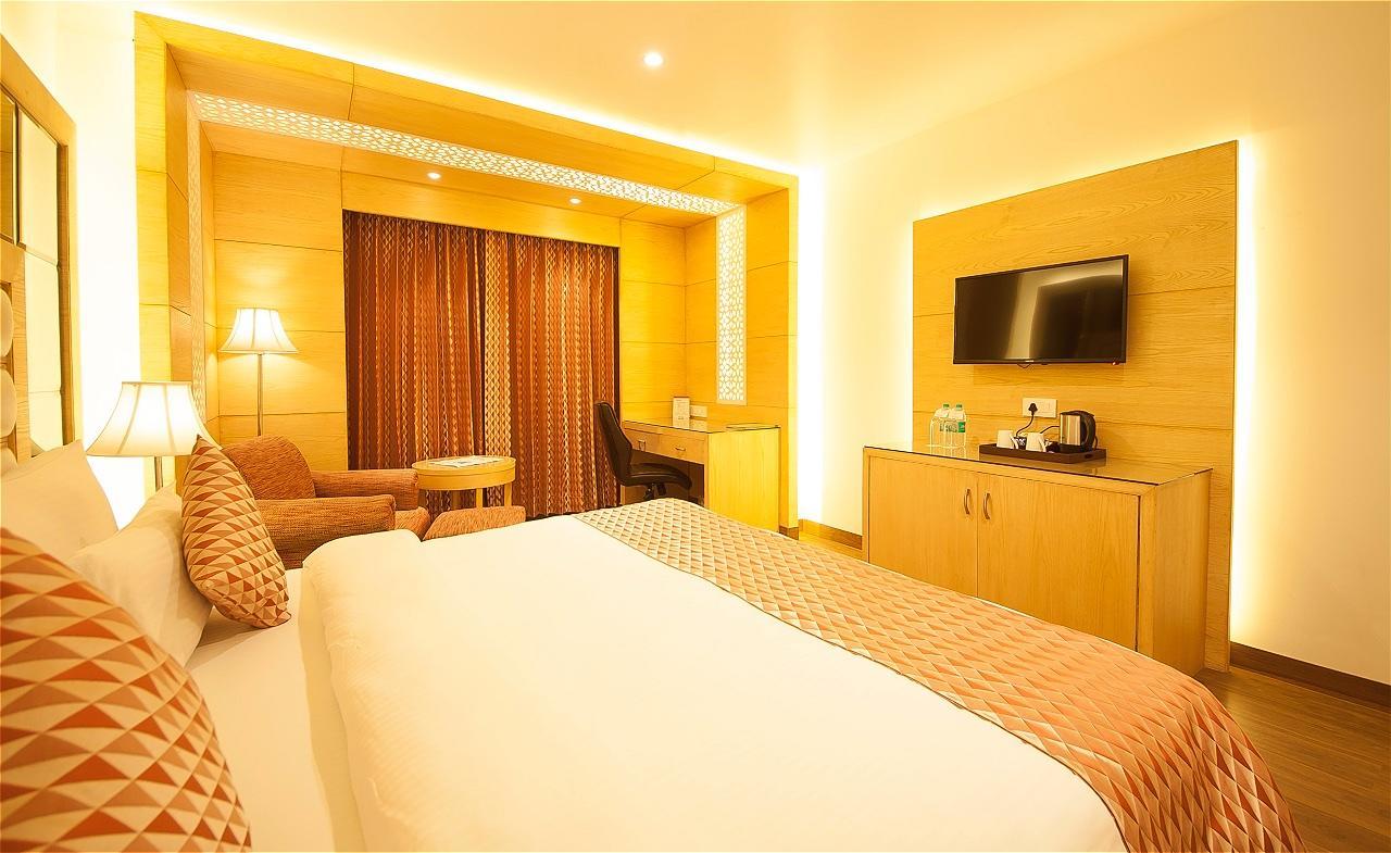 The Palm Court Ludhiana Exterior foto